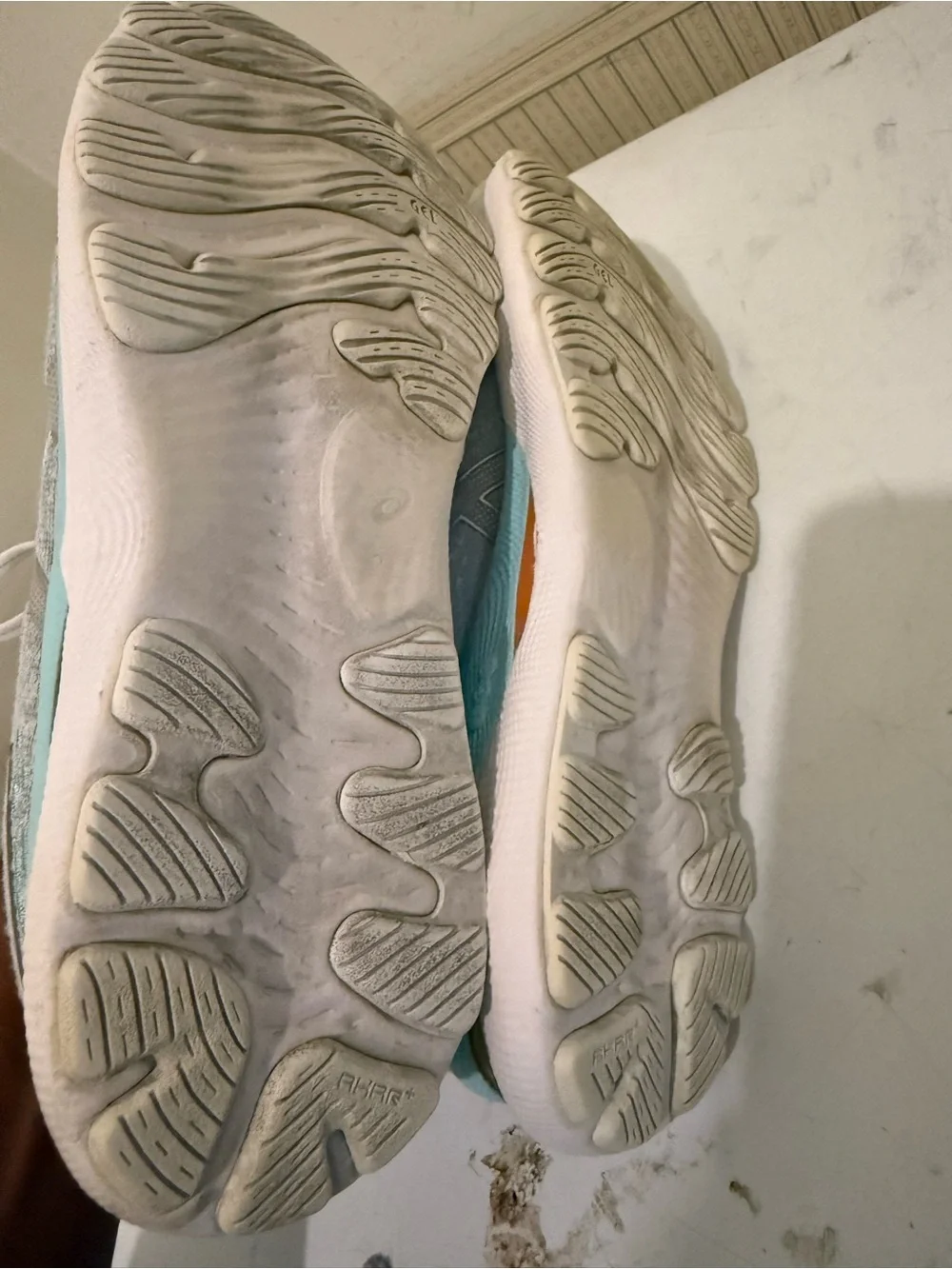 Men's Athletic Running Shoes - Cream Knit Upper